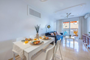 797 HOLIDAY RENTALS- Renovado piso en el paseo maritimo fuengirola